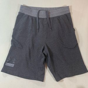 Under armour mens XL sweatpants jogger shorts